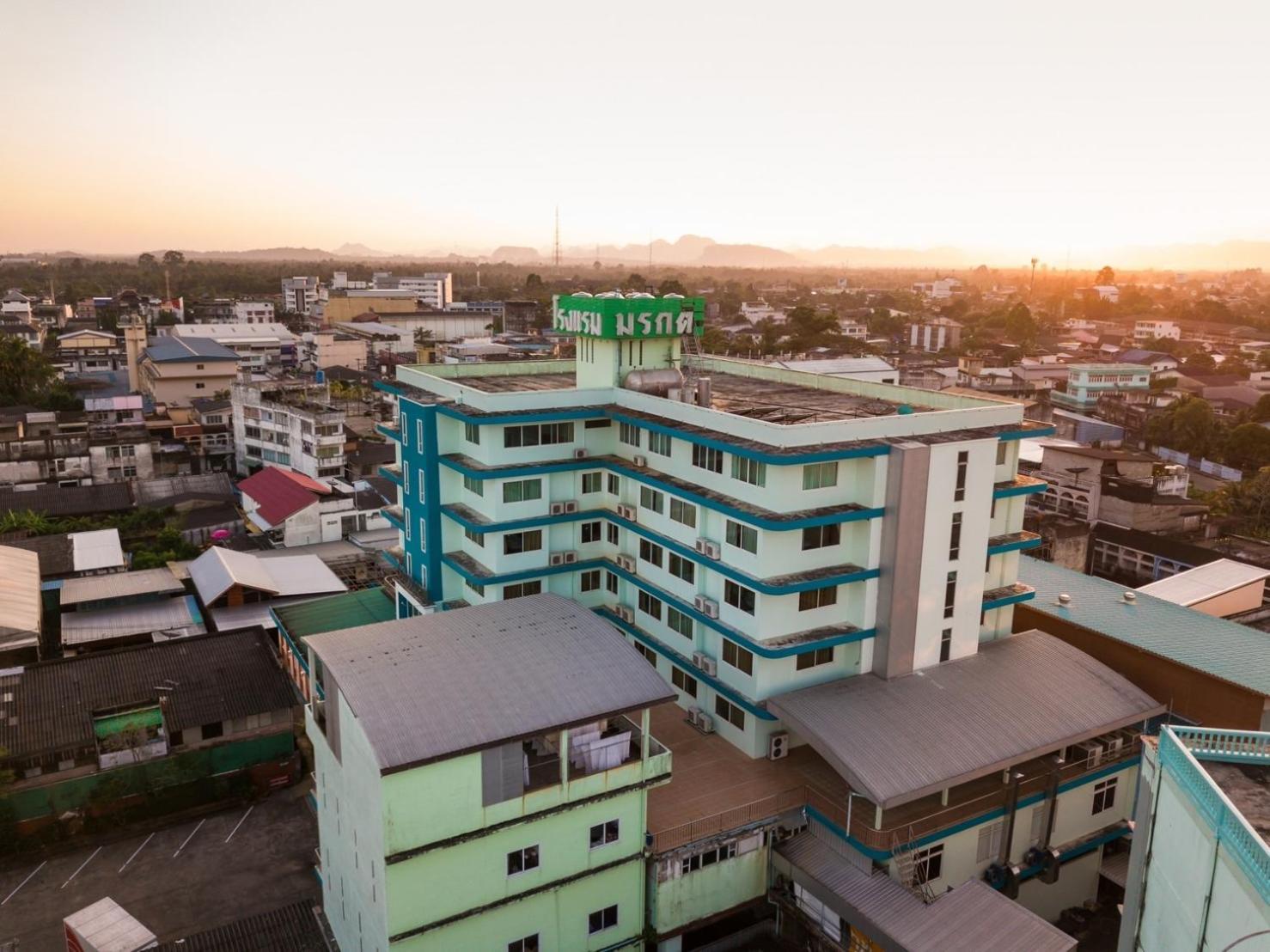 Morakot Twin Chumphon Hotel Exterior photo